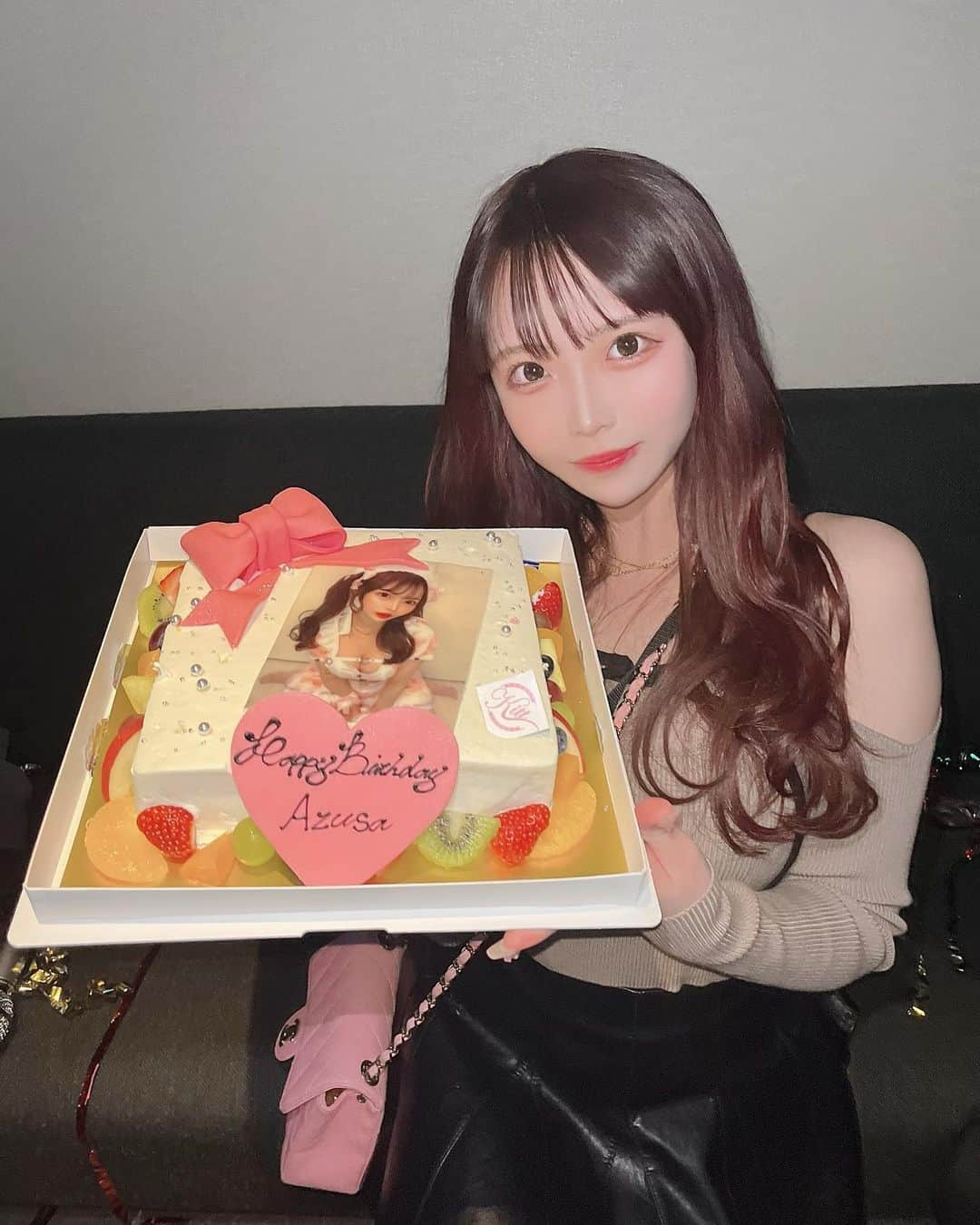 植村梓のインスタグラム：「ケーキかわいい🥹💖ともだちみんなだいすきしあわせ誕生日でした」