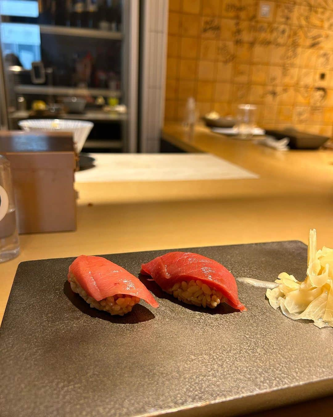 濱田よりかのインスタグラム：「🍣♡ ずっと気になってた広尾の寿志團でお鮨ランチ〜❤︎ 前行った時はお休みだったの🥲 美味しくてコスパが良いからまた行きたい🫶 最後、穴子がいちばん美味しかったのに撮り忘れた😭 . 好きネタばっかり🤍 . . . . . #寿志團 #広尾 #鮨スタグラム #広尾グルメ #寿司ランチ #恵比寿ランチ #恵比寿 #東京グルメ #東京ランチ #麻布十番グルメ #西麻布ランチ #tokyo #tokyo_japan #tokyotrip #tokyofood #sushi #eatplayworks」