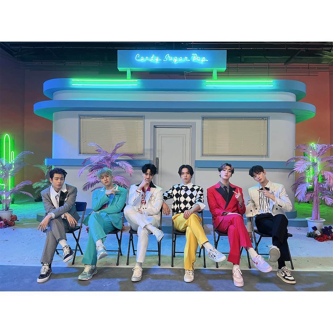 MJのインスタグラム：「#HAPPY7thWITH_ASTRO 💜 보고싶다!」