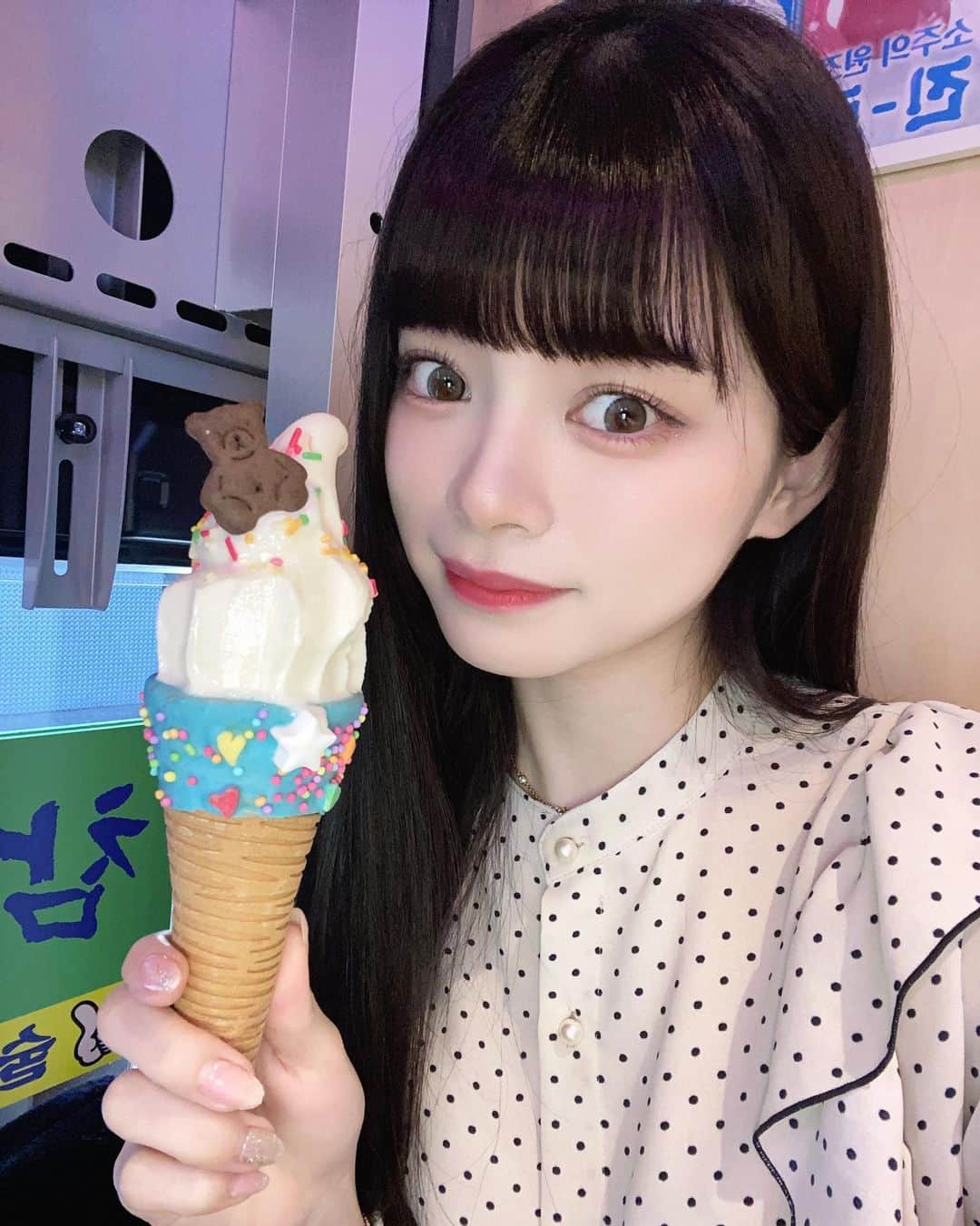 高須賀友香さんのインスタグラム写真 - (高須賀友香Instagram)「可愛いアイスクリーム( ´,,•ω•,,`)♡  1枚目食べかけだったから綺麗な時の写真合成したwwwww気付いた？？」2月23日 18時19分 - tomoka_takasuka