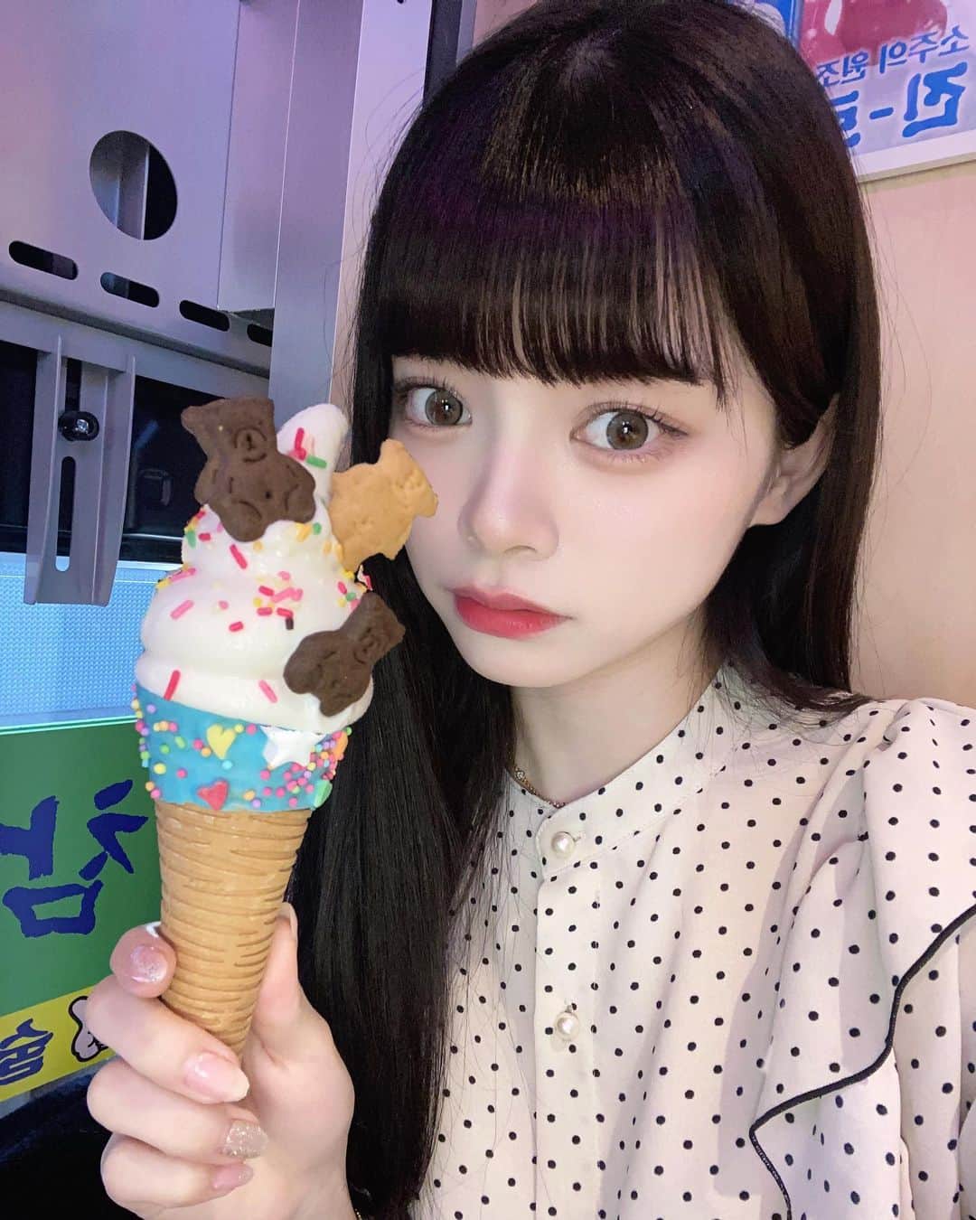 高須賀友香のインスタグラム：「可愛いアイスクリーム( ´,,•ω•,,`)♡  1枚目食べかけだったから綺麗な時の写真合成したwwwww気付いた？？」