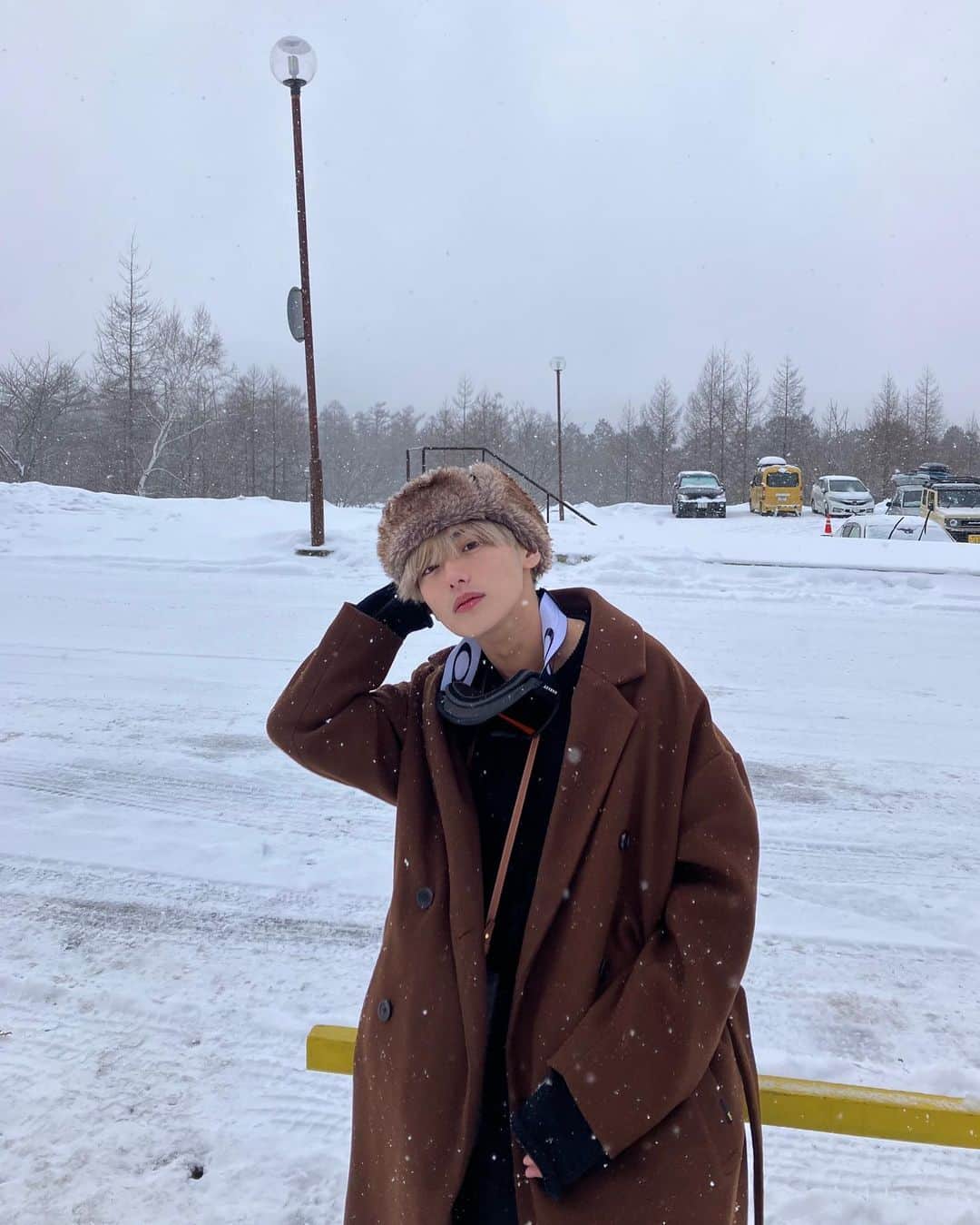 夢だんだんのインスタグラム：「First snow was awsome😶‍🌫️ 2枚目はぺんぎん この帽子はもうこの冬最後やな」
