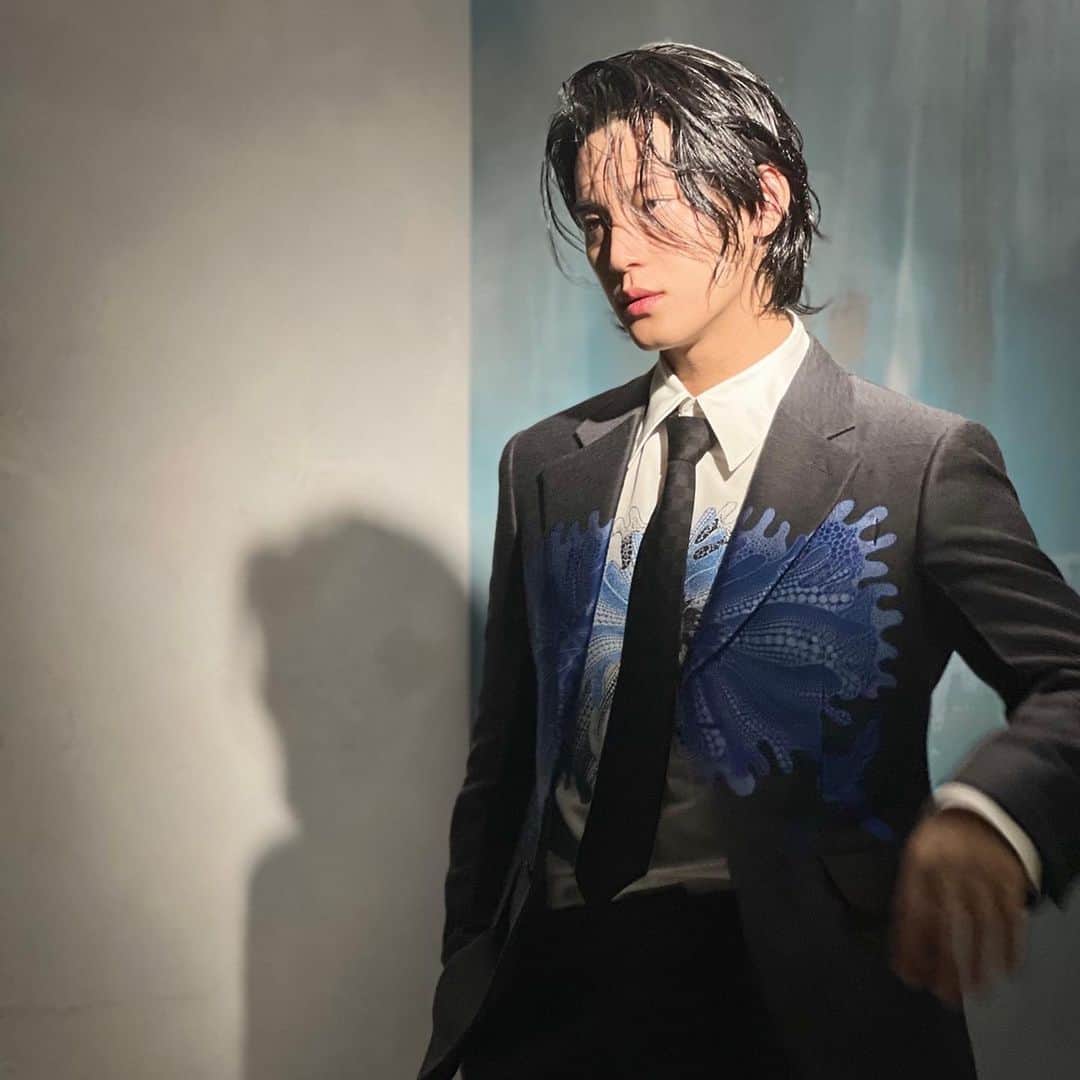 ミンギュのインスタグラム：「LV💙」
