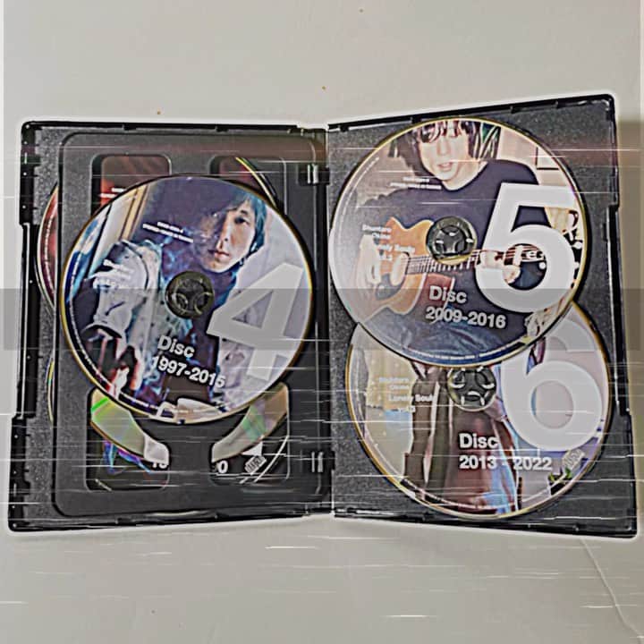 沖野俊太郎のインスタグラム：「沖野俊太郎 - Lonely Souls OUT now. (Velludo “My Picture’s Blue” From Vol.1 Disk3) shuntarookino.stores.jp」