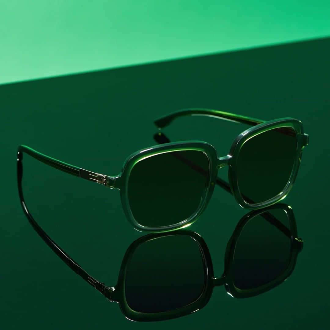 のインスタグラム：「You prefer a feminine and sophisticated design, then the oversized Rita is a great selection. They will go with any outfit and add an iconic touch to your style.  ic! berlin Sunglasses Rita in Waldmeister Bronze  #madeingermany #icberlin #icberlinofficial #eyewear #sunglasses」