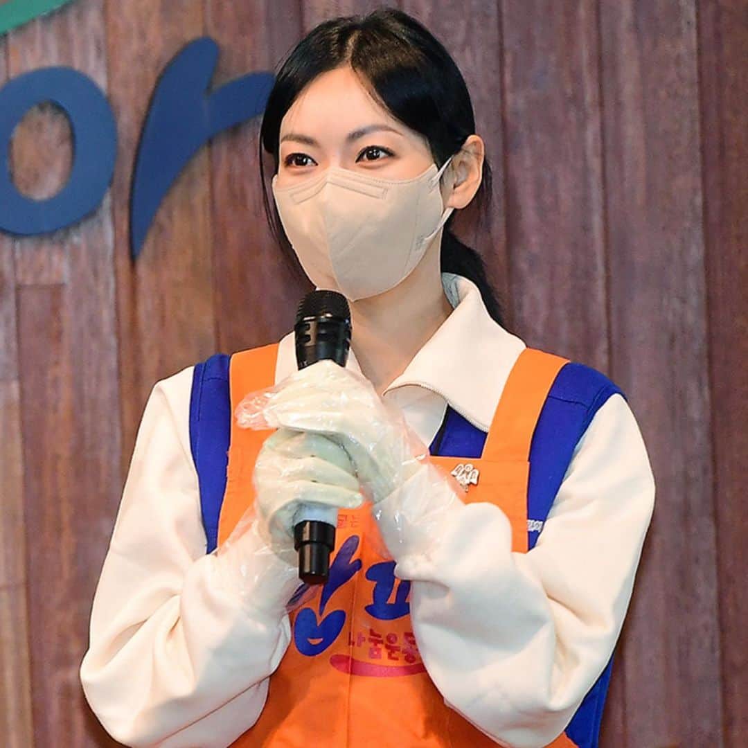キム・ソヨンのインスタグラム：「#동행복권 🌸  #행복공감봉사단 🍀 밥퍼,무료 급식 봉사 🥰 모두 감사합니다🌷」