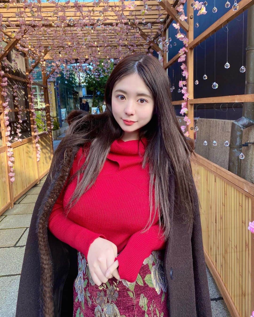 のインスタグラム：「February will end soon …….. It is still cold ❄️ I want summer to come soon.  2月ももうおわりだね。。 まだ寒い❄️早く夏になってほしいなぁ。」