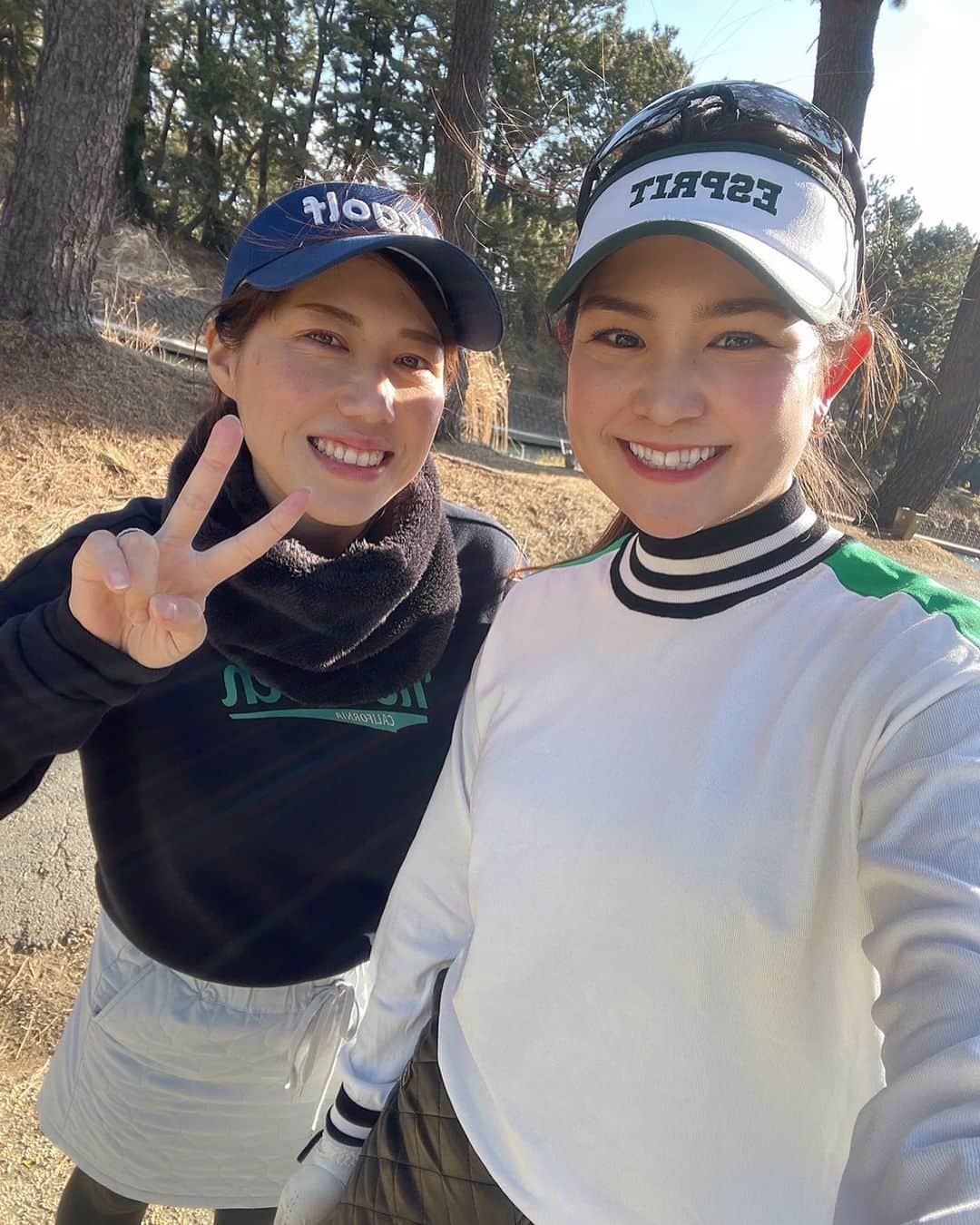 綾田紘子のインスタグラム：「1ヶ月ぶりのゴルフ⛳️でした！ . 推しの可愛い可愛いジュリアちゃんと久しぶりにプレーできて、たくさんおしゃべりしてとっても楽しかった😚💓 . だいぶお腹も出てきて屈むのがしんどくなってきたので、これでしばらくゴルフはおやすみかな？と思いつつも、今日は１つもバーディが取れなかったのでくやしー！ってなってますw . JLPGAはいよいよ来週開幕戦！✨ 今年はどんなシーズンになるのかとても楽しみです♡ . #倉田珠里亜  #がんばれー！」
