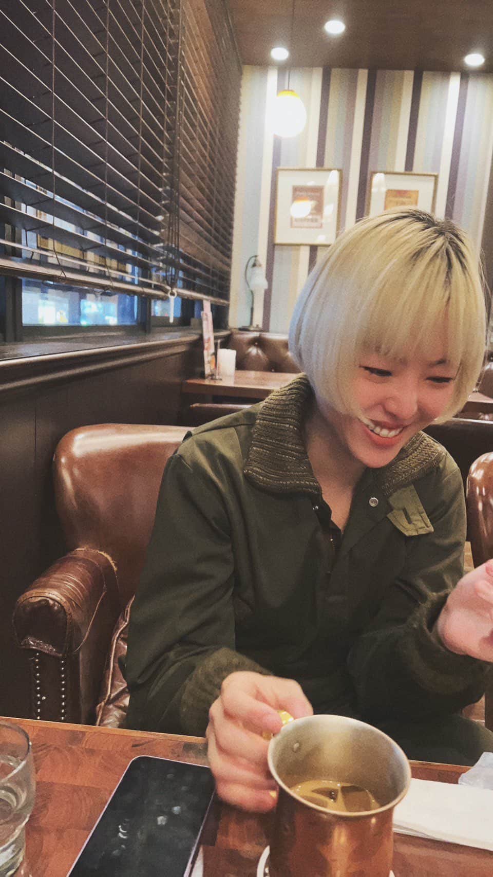 五十鈴ココのインスタグラム：「例えば　僕の1番大切なものを 君に馬鹿にされたとしても  きっと笑って誤魔化してしまう  もっと怒りなよ 泣いたっていいんだよ  失うものなどない奴なんていない  守れ　僕自身を  もう自分の気持ちに嘘ついて 苦し紛れに笑うなよ」