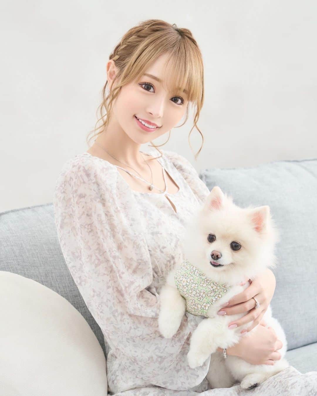 黒宮ちはやのインスタグラム：「少しインタビューもしていただいたので アップされたら是非見てください🎀   #黒宮ちはや #小悪魔ageha #モデル #キャバクラ #キャバ嬢 #ホステス #ラウンジ #水商売 #お酒 #歌舞伎町 #新宿 #六本木 #銀座 #北新地 #ミナミ #渋谷 #すすきの #シャンパン #華灯 #ディアレスト #ルライン」