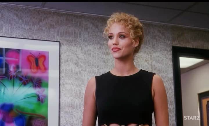 エリザベス・バークレーのインスタグラム：「“It’s a Versayce..!” You guys are the best!!! Tell me your top two favorite lines ever from #Showgirls.  Thanks, darlin’👯‍♀️🎥🌟❤️☺️✨」