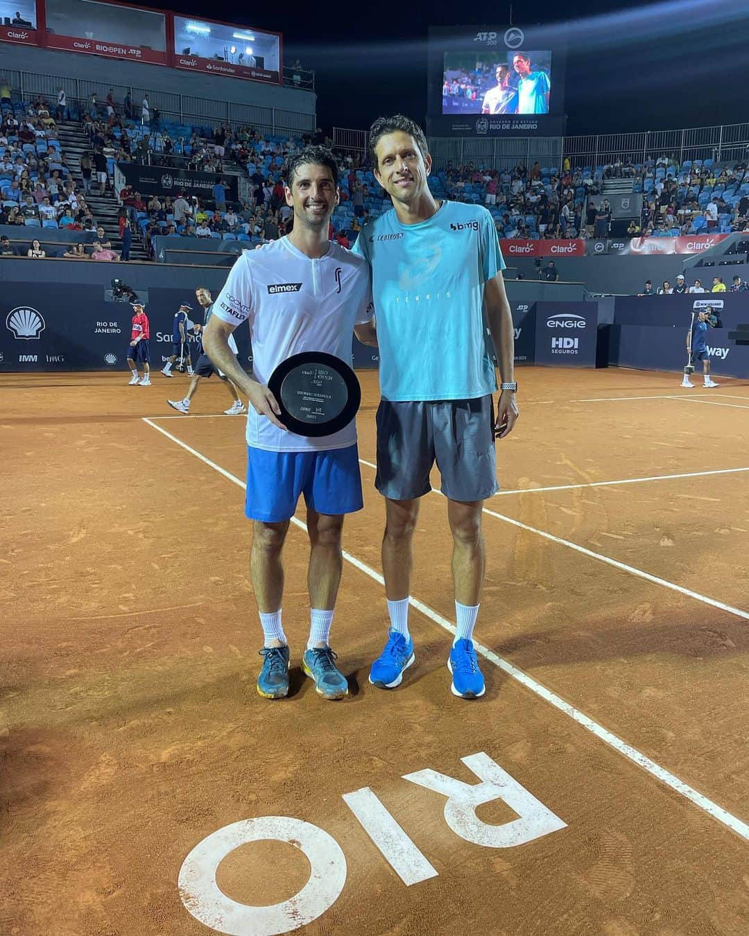 マルセロ・メロのインスタグラム：「Parabéns pela carreira Thomaz, vc fez tudo que podia para representar o 🇧🇷 da melhor maneira possível, mesmo algumas vezes sendo injustamente criticado, vc foi lá e deu tudo! O tênis brasileiro curtiu muito o seu jogo e a sua carreira, foram vitórias incríveis! Desejo boa sorte na sua nova jornada, grande abraço Amichhhh ! 🇧🇷💪🏻」
