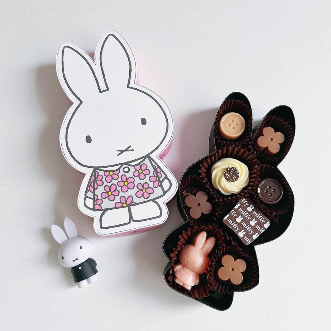 のインスタグラム：「(・ⅹ・）    お友達に貰ったバレンタイン🤍🍫   #ミッフィー」