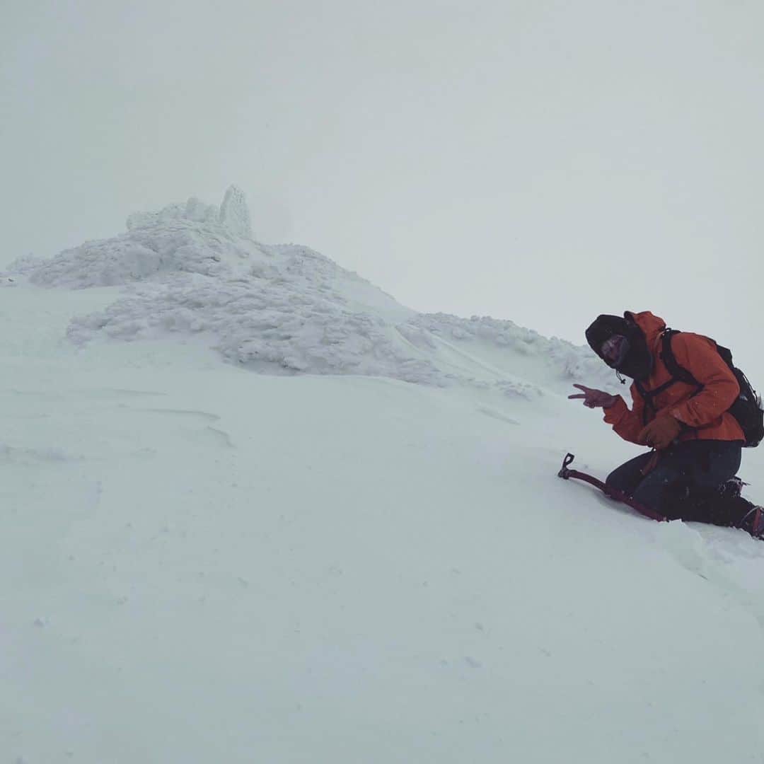 伊澤一葉さんのインスタグラム写真 - (伊澤一葉Instagram)「オレンジバックパッカーズ ほんとに素敵な方々ばかりで、人生勉強させられる MAMMUTのケースケさん厳冬期用の靴貸して頂いてありがとうございます！ 雪山とっても素敵だった(o^^o)」2月23日 10時58分 - ichiyo.izawa