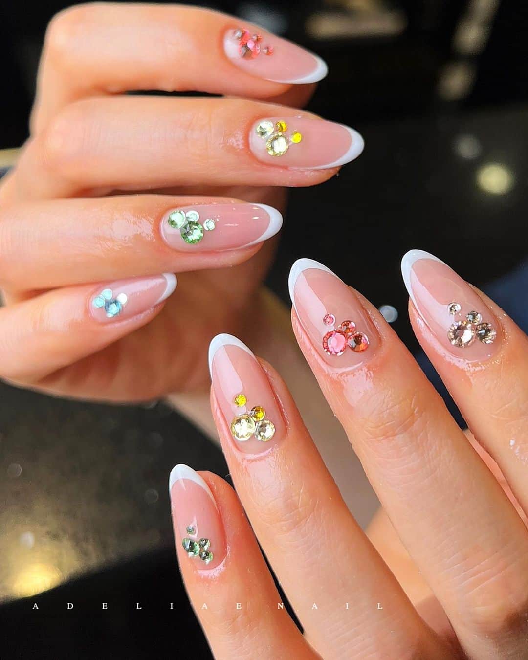 名古屋プレミアムネイルサロン アデリーネイルのインスタグラム：「🌸🌸🌸  アデリーネイル   ☎︎052-325-2533 名古屋市北区若葉通1-2レクサ若葉2階 1階無料駐車場となっております(6台有)#アデリーネイル#プレミアムネイルサロン #ネイル#ネイルサロン#名古屋#名古屋ネイルサロン#nails#gelnails#nailart#スワロフスキークリスタル#アイラッシュサロン#サロンデザイン#フレンチネイル」