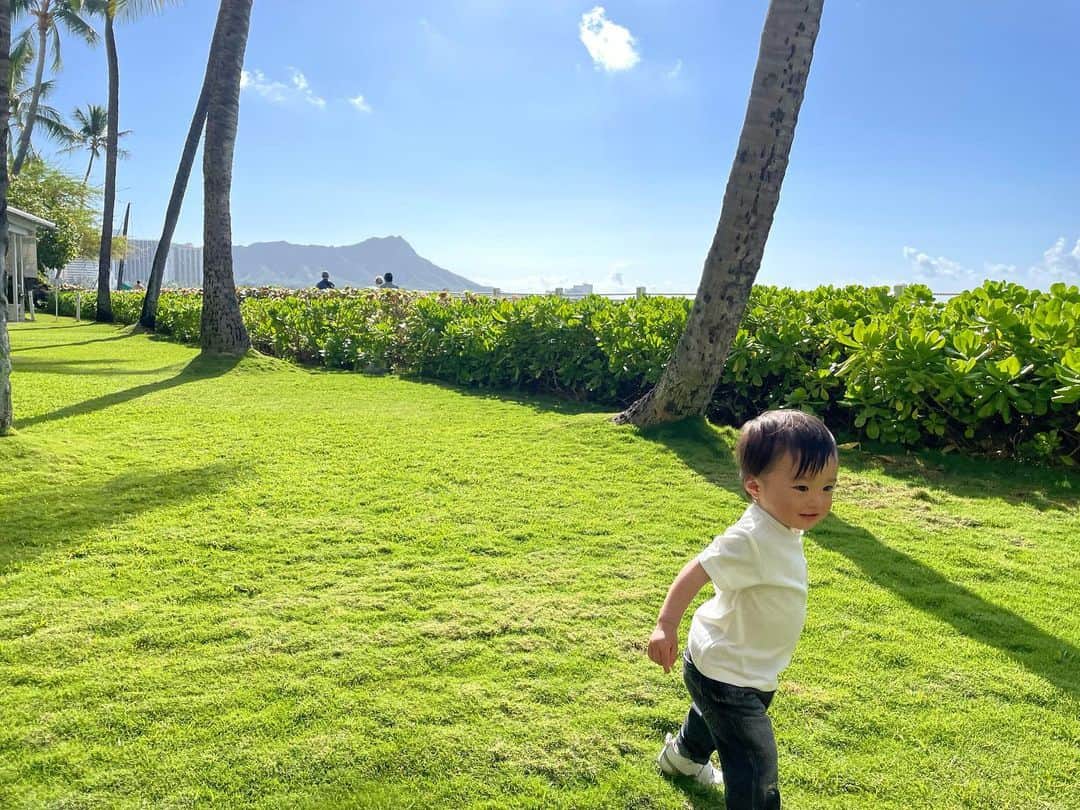 吉羽真紀のインスタグラム：「ハワイ行ってから時間経っちゃったけどせっかくなので投稿。🤣 またあげます🌺   #hawaii  #時差投稿  #ママライフ #男の子ベビー #子育てママ⠀ #男の子ママ #おとこのこママ」