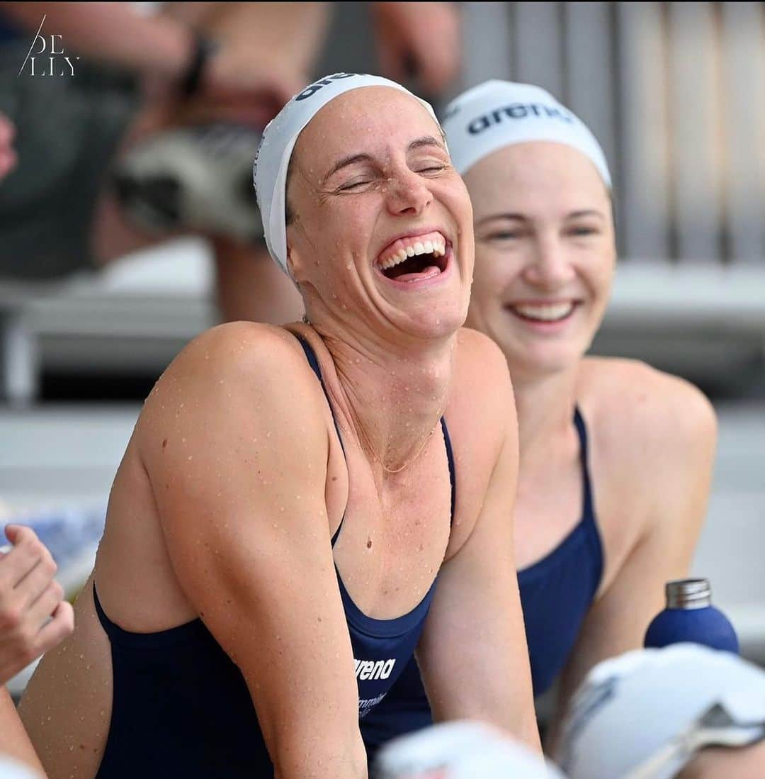 ブロンテ・キャンベルのインスタグラム：「My face when people ask me about my strategy for dealing with sharks in Port to Pub (close eyes and keep smiling!)   Excited/scared of the challenge ahead of our Subi Sports Team, 4 of us swimming from Perth to Rottnest for @subisportsmassageandphysio   Can the our women’s team get the win? Will my strategy work or will cry if I see a 🦈?  We’ll find out soon…T - 22 days til we find the answers to these questions   📸 @dellyphotoninja」