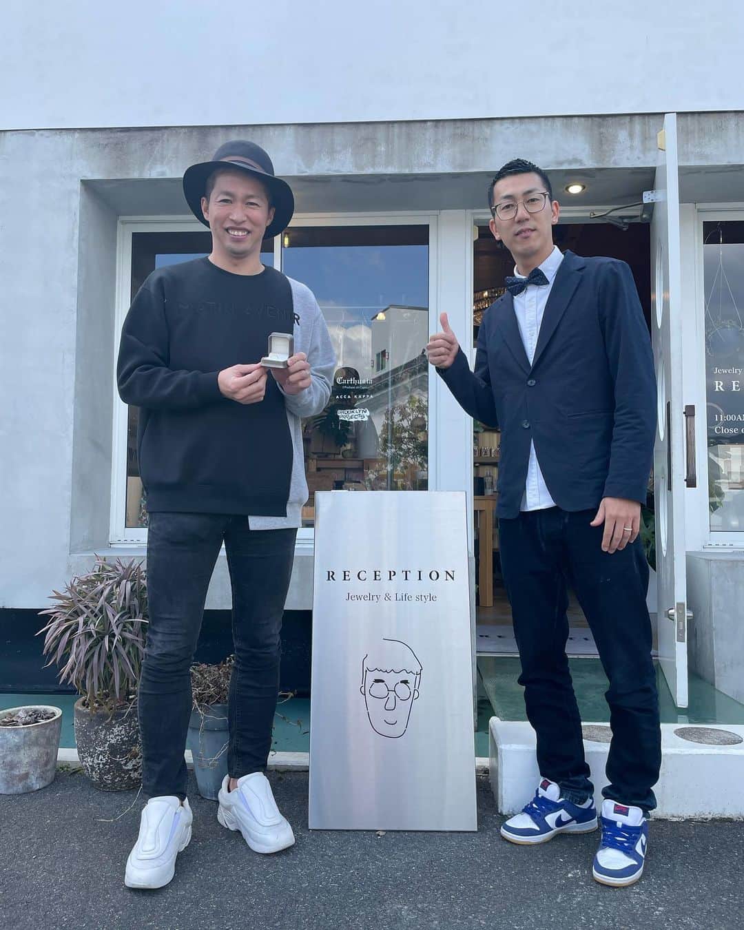 森崎浩司のインスタグラム：「新しい素敵な指輪を購入しました💍✨😊  イエローダイヤモンド💎を使ったピンキーリング💍✨  ピンキーリングが欲しいなぁって思っていた矢先にお店の小幡さん @hisa0814 に出会い、自分好みのリクエスト通りの指輪を作っていただきました💍✨  本当にありがとうございました✨ 大切に使わせていただきます🙇‍♂️💍  気になる方はぜひお店の方に寄ってみてください😊  @reception_jewelry」