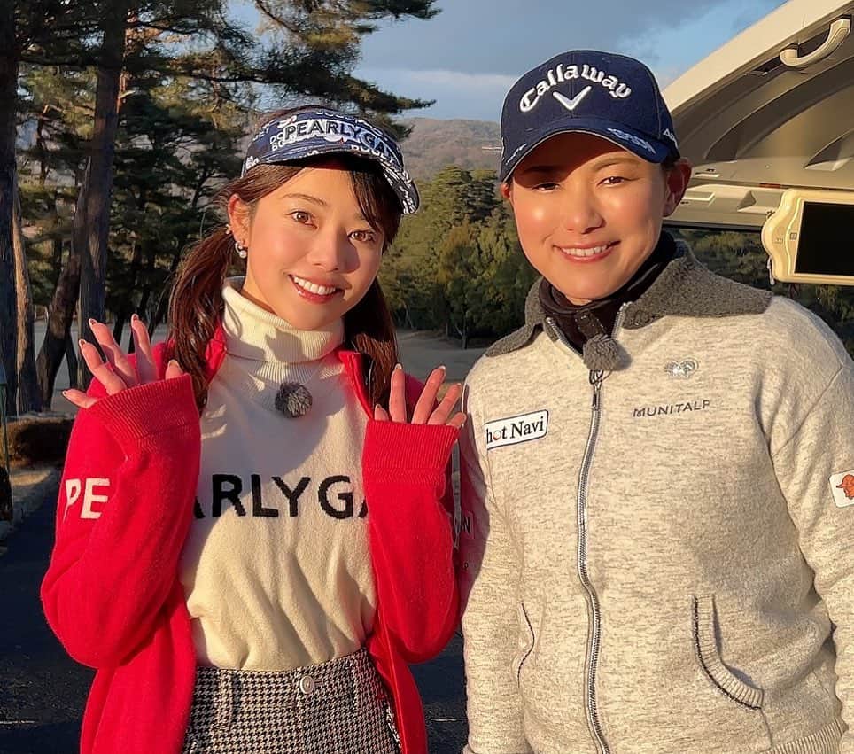 八幡美咲のインスタグラム：「【ゴルフ特番】 女子高校生ゴルファーがNO.1を目指す頂上決戦👑💕  解説はなんと！！ レジェンド・横峯さくらプロ✨ そしてMCは ゴルフを愛する芸人・原西孝幸さん！ 私もアシスタントとして参加しております☺️💕🫶🏻  【勝ちグセ⛳️ 日東リバティpresents 女子高校生ゴルフ頂上決戦レジェンドCUP】 きょう23日午後2時42分〜 放送です☺️💕  なんと！ 大会優勝者には 横峯プロとの夢のラウンドが🌸😆  頂上を目指して泣き、笑い、躍動する 女子高校生ゴルファーの皆さんが愛おしく 全力で頑張る素晴らしさをおしえてもらいました( * ॑˘ ॑* ) ⁾⁾ その姿を通して 学生ゴルフを盛り上げる番組です☺️💕  このあとすぐです☀️.° 是非ご覧ください🌸  #ゴルフ #ゴルフ特番 #横峯さくら さん #女子ゴルファー 対決 #ゴルフ女子」