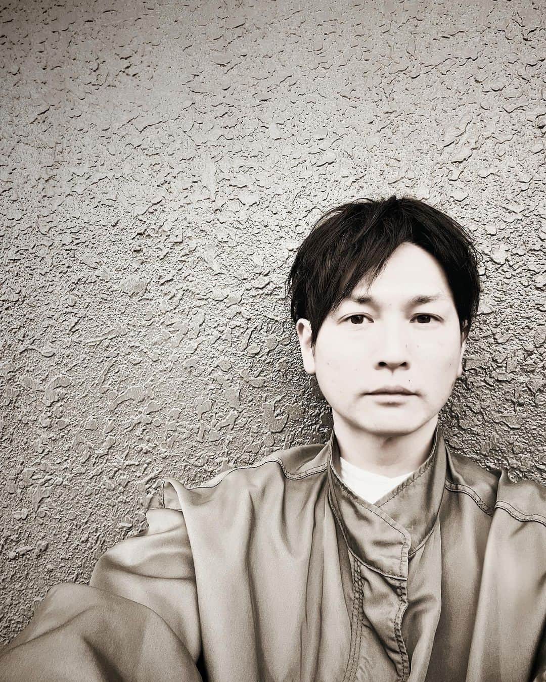のインスタグラム：「もっさりしてきてたので 横と後ろ髪を切りました。  後、量を削ぎ落とす。  #青山草太#sotaaoyama #髪#カット#haircut #くせ毛#長くなると #遊べる様になる #でも自分では #上手く出来た #ためしがない」