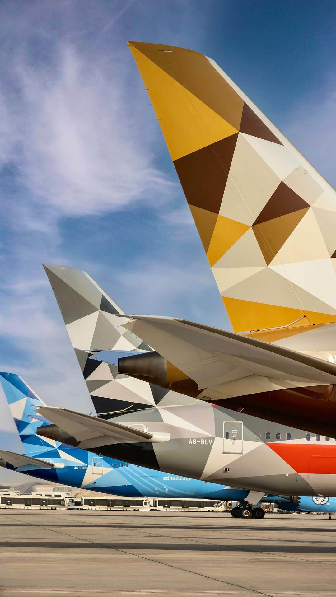 のインスタグラム：「Fly anywhere and beyond with Etihad and enjoy up to 10% OFF your flights with promo code SUPERSALE. 💯  **Apply promo at checkout.   #airasiasuperapp #flybeyond #airasiaflybeyond #etihad」
