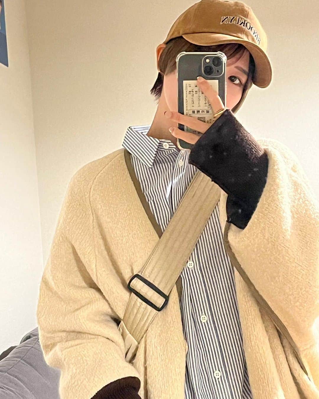 羽柴なつみのインスタグラム：「最近あったかくて外歩くの楽しい🍃  @wego_webstore @wego_official  のストライプシャツ重ね着でも 存在感あるし一枚でも お洒落になるのでヘビロテ〜  ZOZOでセールやってるみたいなので是非◎  #wego  #ウィゴー  #uspolo  #uspoloassn」