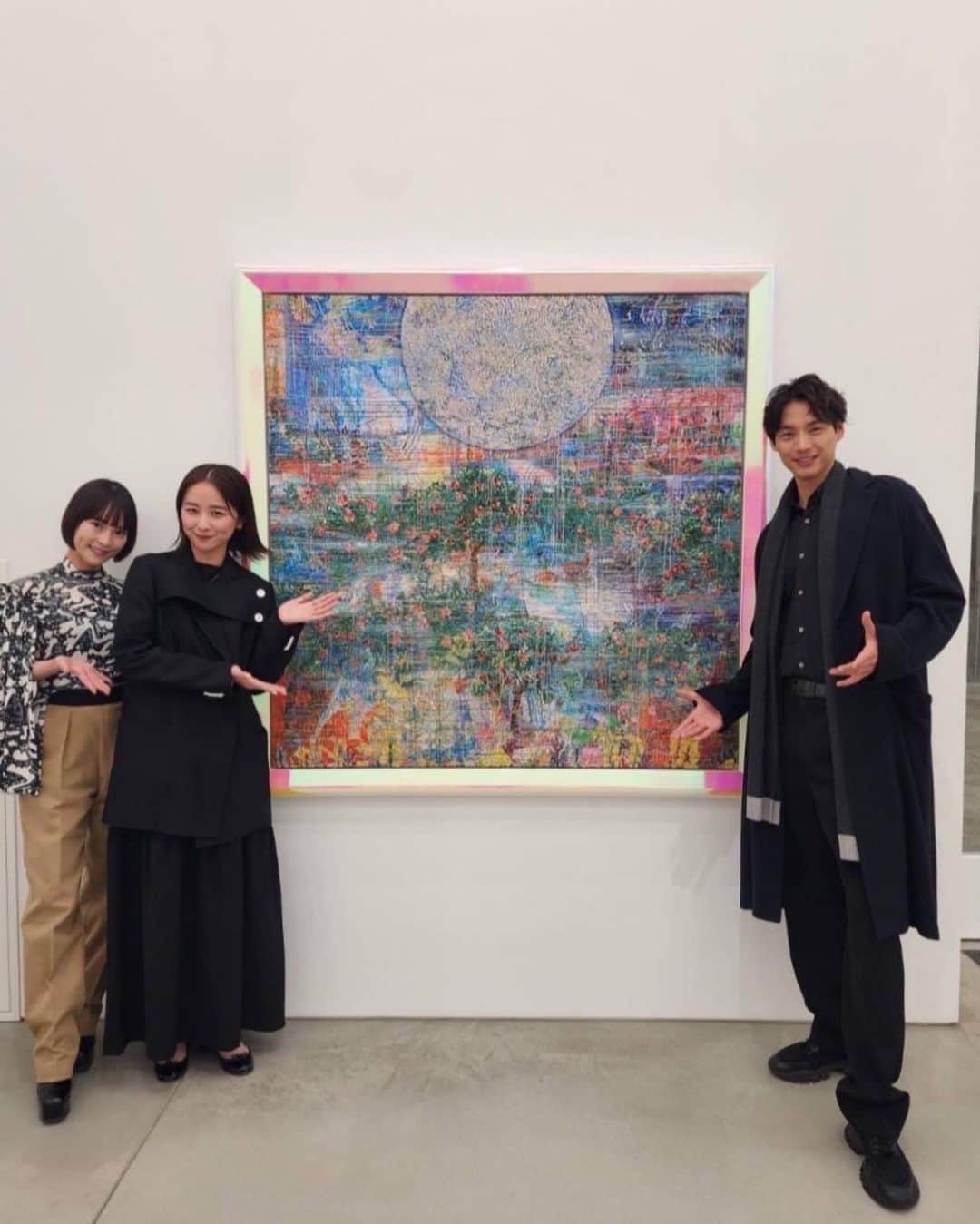 福士蒼汰のインスタグラム：「#清川あさみ　さんの #mirrorworld の展示会に 行ってきました！  大奥オープニングの原画が こんなにも繊細かつ大胆な作品とは 驚きました 与えられた情報・環境の中で 月に目掛けて突き進んで行く 2人の物語  ぜひ皆さんもこの森のなかに彷徨い込んでみてください☺️」