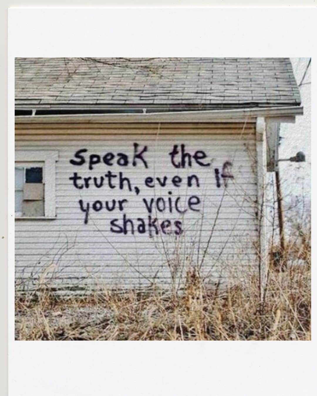 ゾーカーセンさんのインスタグラム写真 - (ゾーカーセンInstagram)「Speak the truth even if your voice shakes..」2月23日 15時31分 - zoekarssen