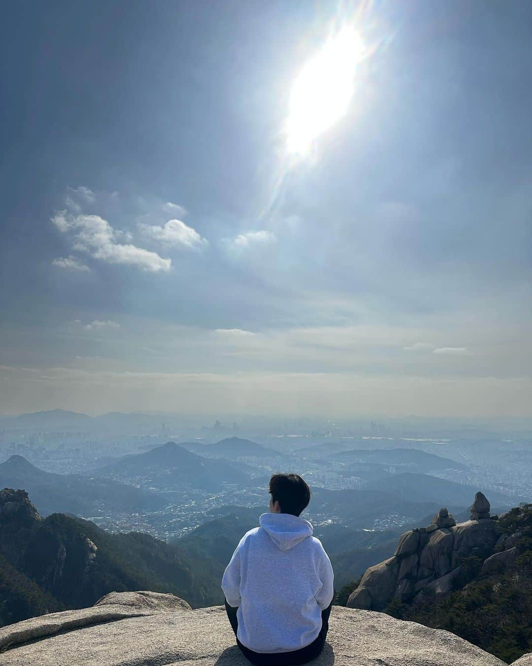 ペ・ヒギョンさんのインスタグラム写真 - (ペ・ヒギョンInstagram)「학교가는길에 등산하는 사람같네 #⛰️ #북한산 #종아리를잃은날」2月23日 16時05分 - baeheekyung3