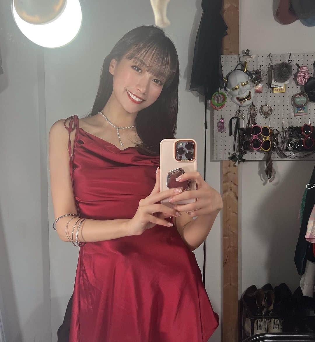 岡島彩花のインスタグラム：「後ろの鬼が気になる👹」