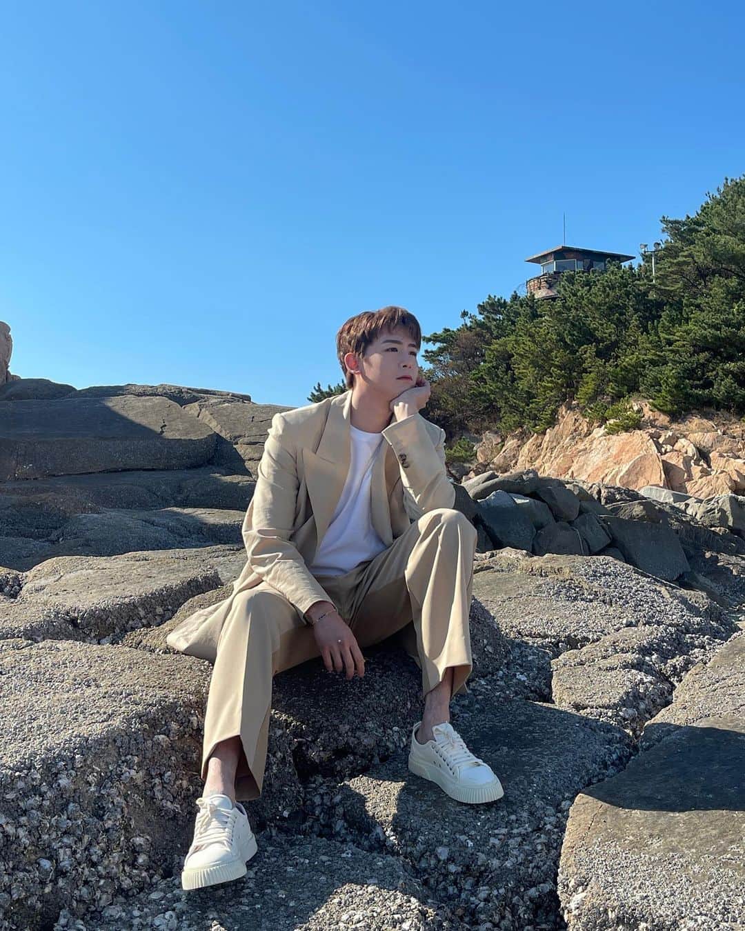 ニックン（2PM）のインスタグラム：「☀️🌊🚶‍♂️」