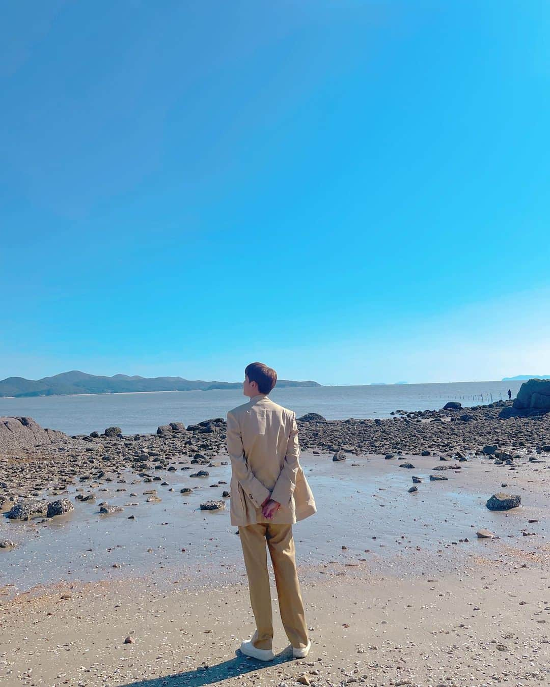 ニックン（2PM）さんのインスタグラム写真 - (ニックン（2PM）Instagram)「☀️🌊🚶‍♂️」2月23日 16時09分 - khunsta0624