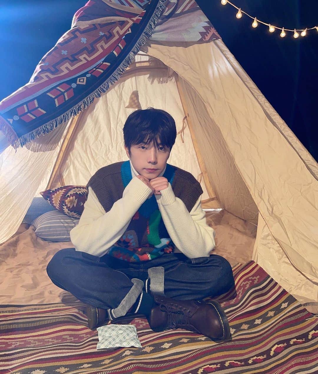 のインスタグラム：「지금좋아지금좋아어우너무좋은데야야야야이거큰일났네어우야어어쩐대어머어머어머야야야여봐라여봐라어머머머머머어머머야어이구어이구어이구야큰일났네사람잡겠네어즈어자자자잣쟈아아아아아앗쟈쟈쟈쟈야이야오~~케이!📸  #화보만렙 #우영사진을보는 #우리의속마음☺️ #음성지원 @feat.박명수님✨ #레투스타그램」