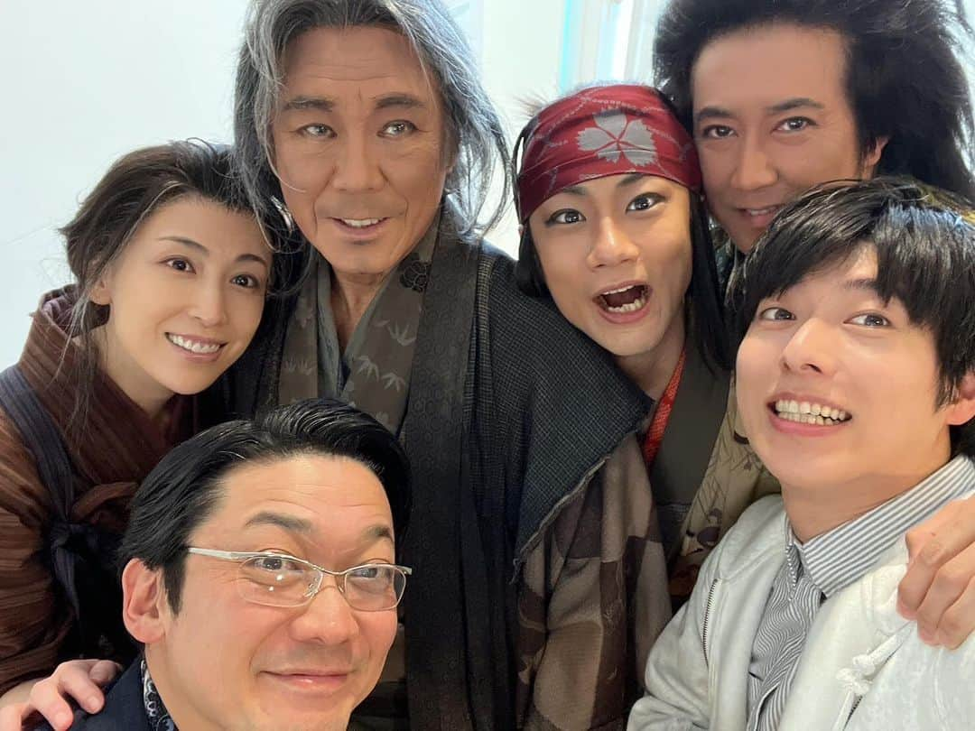 西岡徳馬さんのインスタグラム写真 - (西岡徳馬Instagram)「金沢公演2回満員御礼の中、 無事終わり 大阪に移動する「画狂人北斎」 チーム❣️」2月23日 16時33分 - tokuma_nishioka