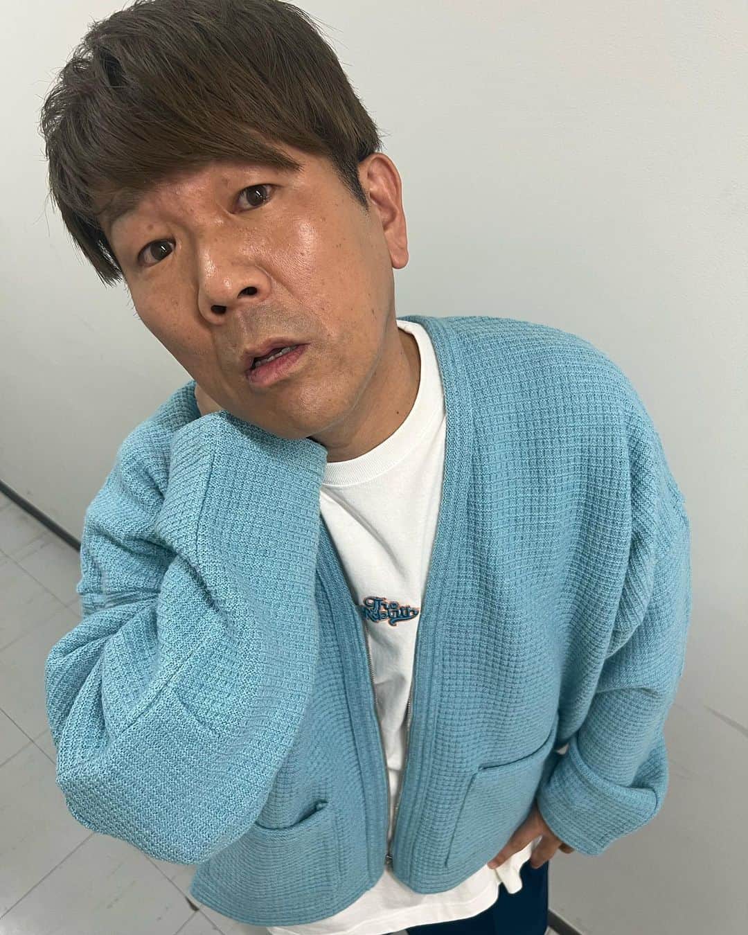 のインスタグラム：「ええ感じになるように撮ってもらった。 撮影者　NEWS  小山慶一郎」