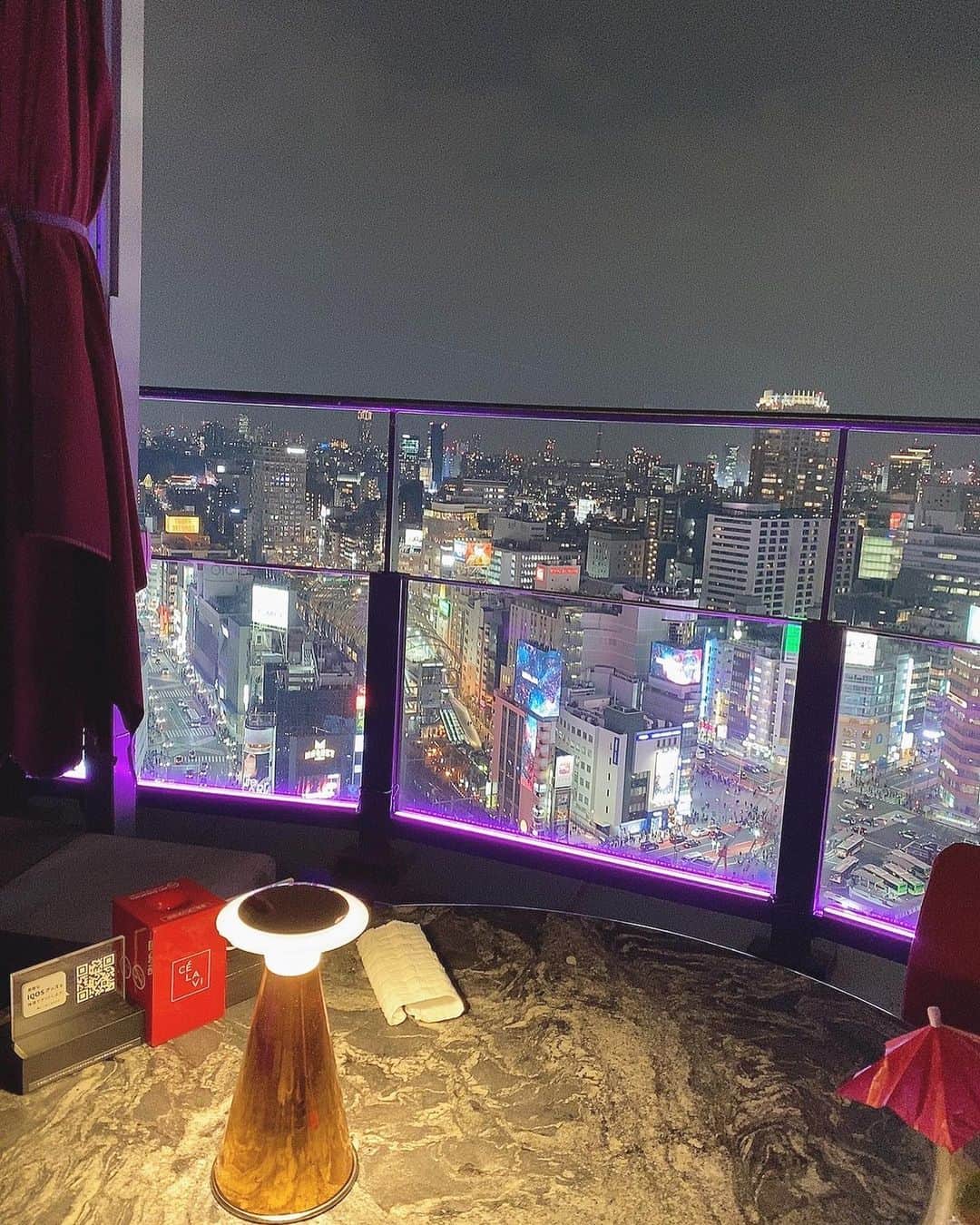 鈴木真由のインスタグラム：「渋谷で1番好きな場所かも♪̊̈♪̆̈  #セラヴィ東京 #ルーフトップバー #渋谷夜景」