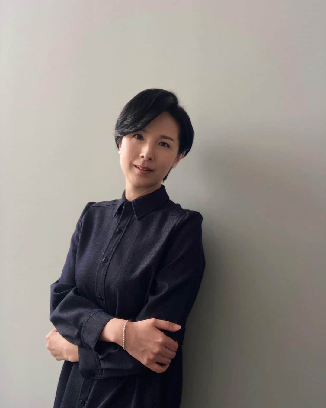 野村真季のインスタグラム：「ANNニュース #着用衣装   1〜3枚目 2/7 午後ニュース  4〜6枚目 2/8 午後ニュース  #テレビ朝日 #アナウンサー #アナウンサー衣装 #ootd  #40代コーデ #40代ファッション #50代ファッション #大人コーデ #大人ファッション  #野村真季」