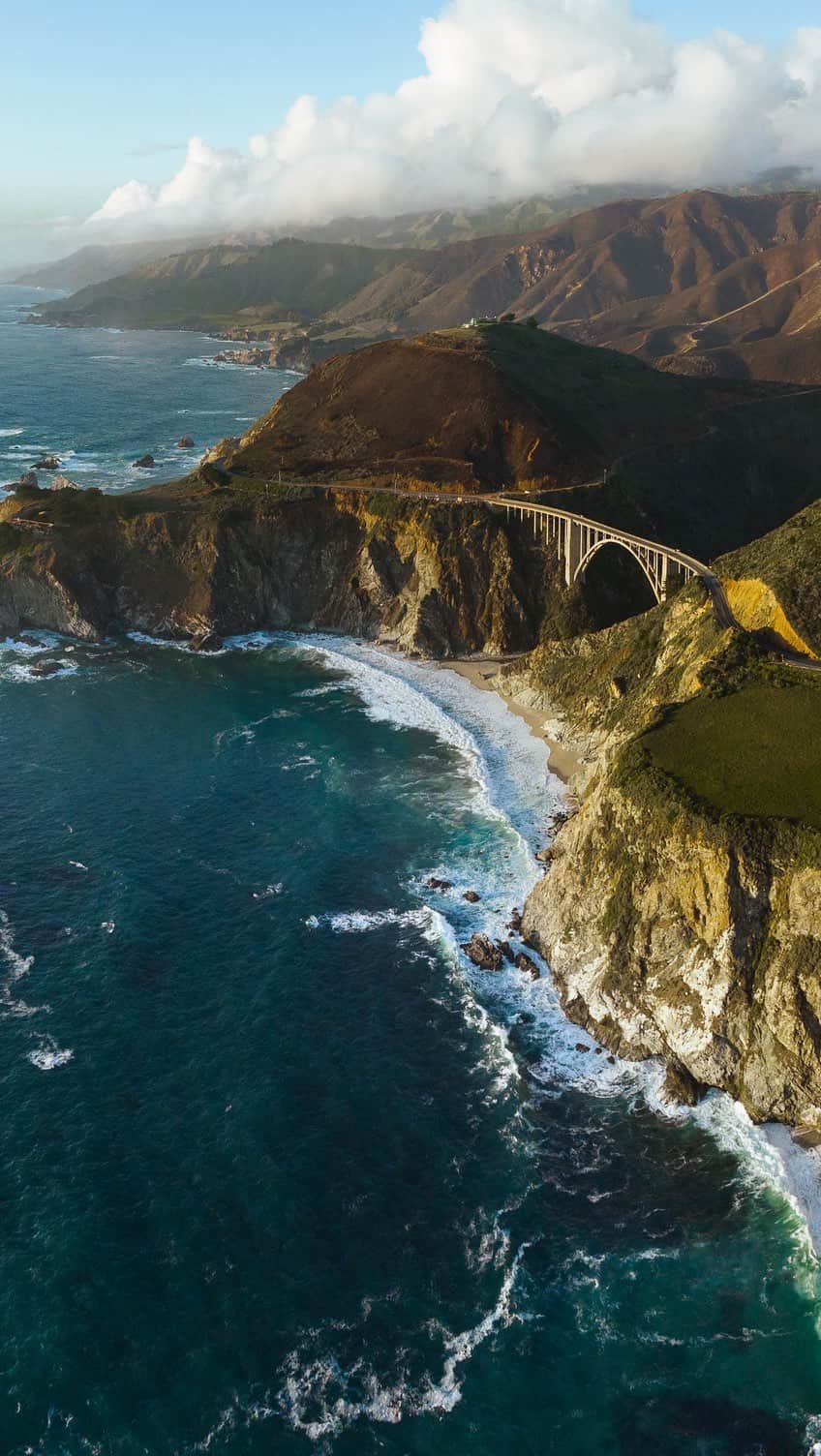 Visit The USAのインスタグラム：「Daydreaming of Big Sur, California? 💭Now that you’ve seen a glimpse of its dramatic and unmatched landscapes, you’ll find yourself longing for a trip to the USA’s west coast.  Stop by these secret spots for stunning sceneries:  🌊Tanbark Trail  🌊Point Sur Lightstation  🌊Calla Lily Valley  🌊Coast Ridge Trail  Is Big Sur on your USA travel list?  #VisitTheUSA #VisitCalifornia #BigSur」
