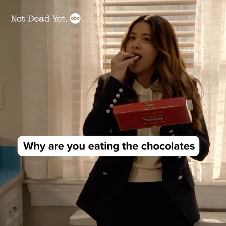 ジーナ・ロドリゲスのインスタグラム：「It’s going down TONIGHT on @abcnetwork our TWO EPISODE premiere of NOT DEAD YET at 8:30pm pst. We poured our hearts into this gem and hope you enjoy watching as much as we did making it! It’s about self growth, friendship, love, life and all the things in between. I LOVE YOU ALL! Me and baby will be watching with you 👩🏽‍🍼」