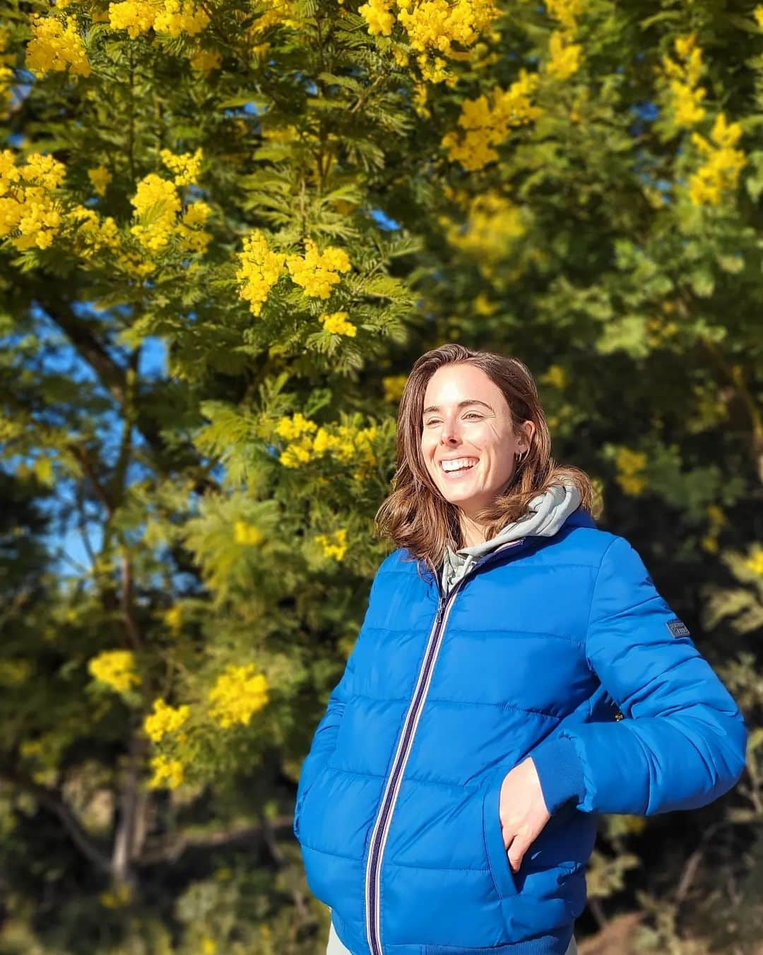アリーゼ・コルネのインスタグラム：「On dirait le Sud 🌼☀️💛 #mimosaparty #chargingbattery」