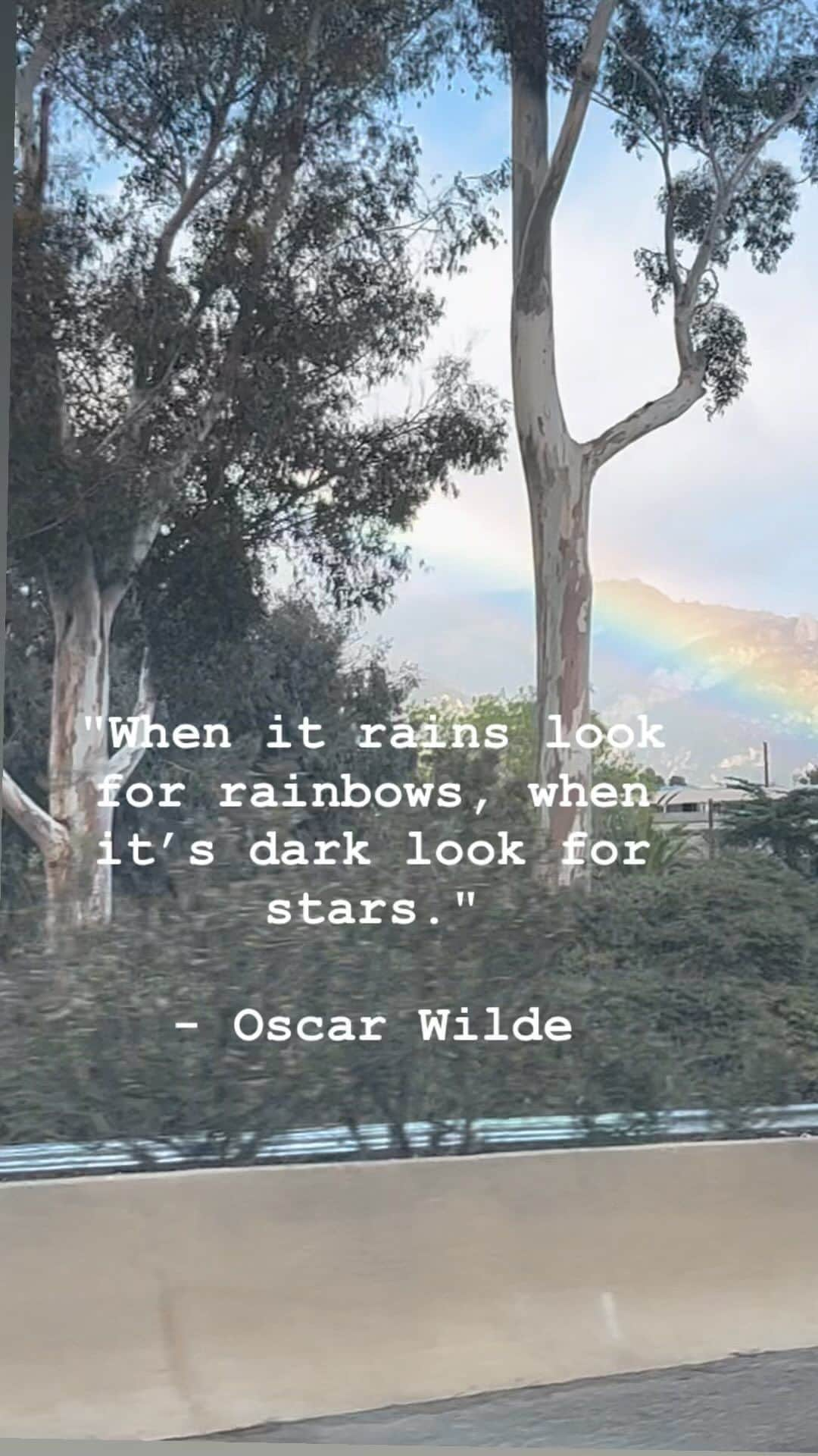 ジョシー・ビセットのインスタグラム：「Have you ever heard the song “Look for the good” by @jason_mraz?   If you need a song to change your negative state of mind…try this one!   Have an amazing day and look for all the good in your life.  We are blessed to be alive!   #gratitude #music #lovequotes #lawofattraction #blessed   “Look for the good in everything  Look for the people who will set your soul free  It always seems impossible until it’s done  Look for the good in everyone”  Look for the good   XO」