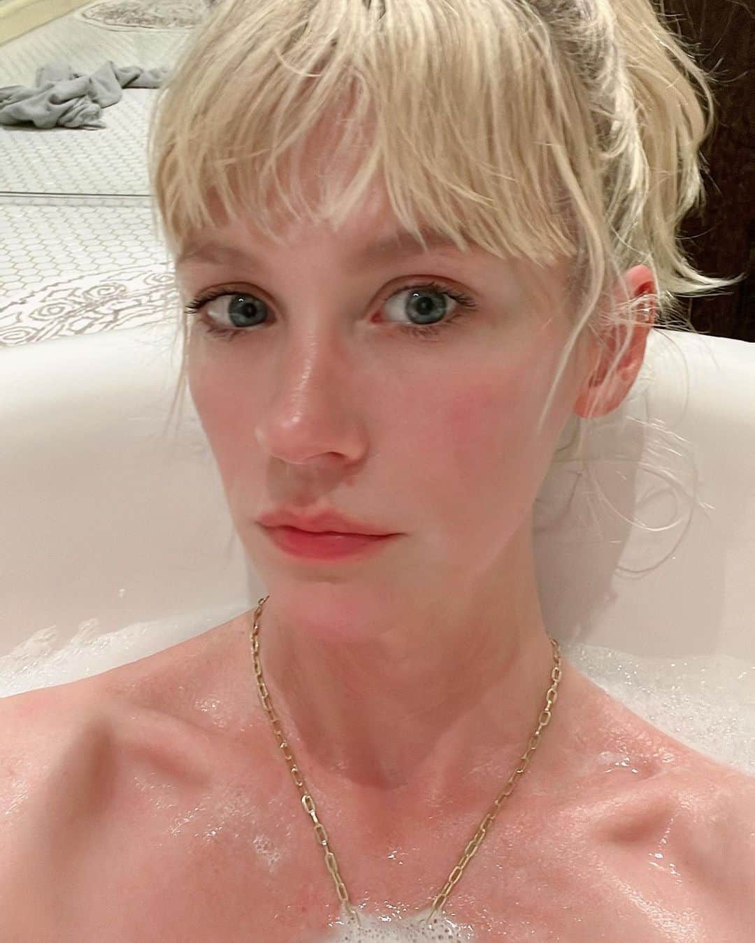 のインスタグラム：「Flushed 🃏」