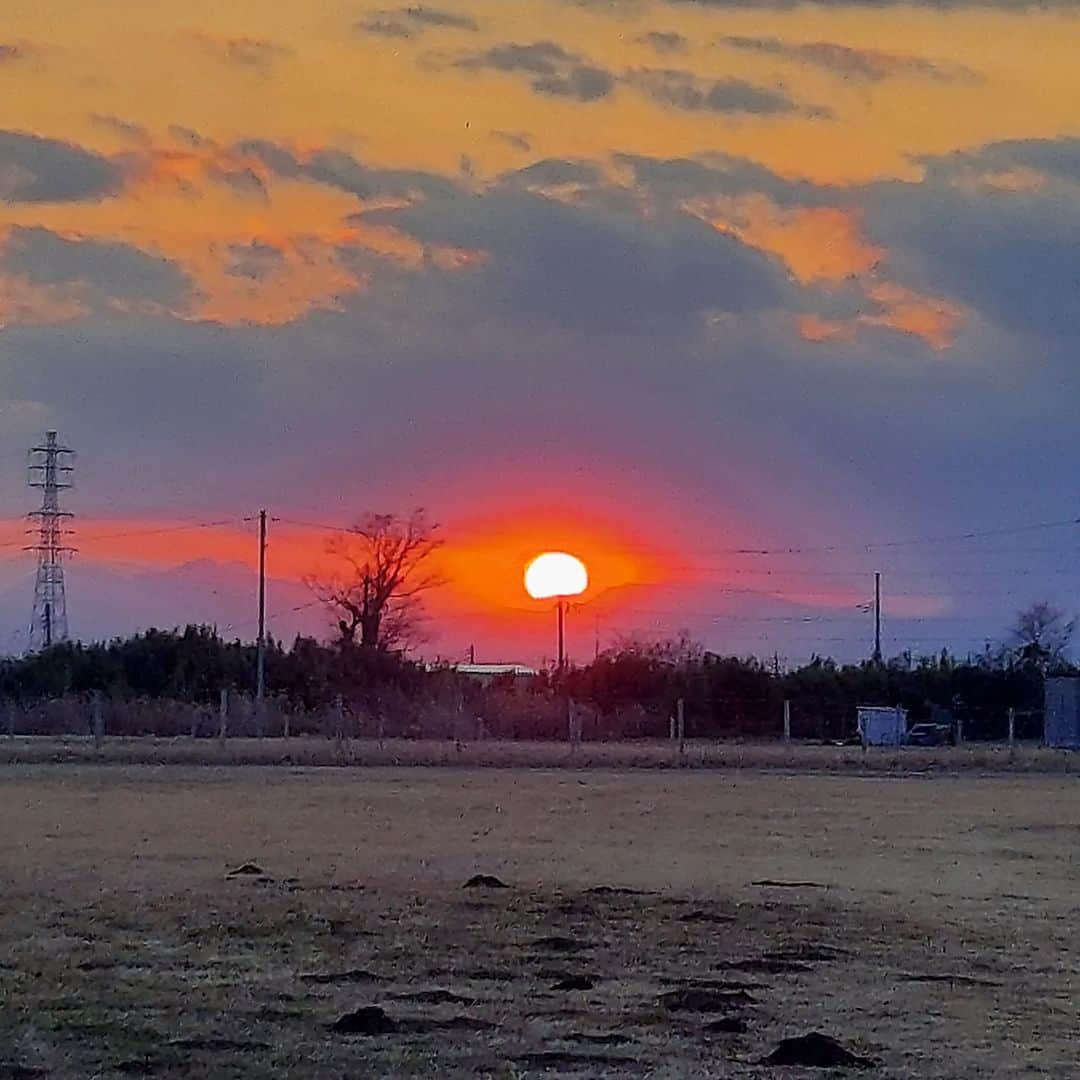 竹内都子さんのインスタグラム写真 - (竹内都子Instagram)「明日は雪⛄？ 寒いから夕陽がむちゃくちゃきれいです❤️ #ゆき  #冬  #キレイな夕焼け」2月9日 17時27分 - miyako_ciao