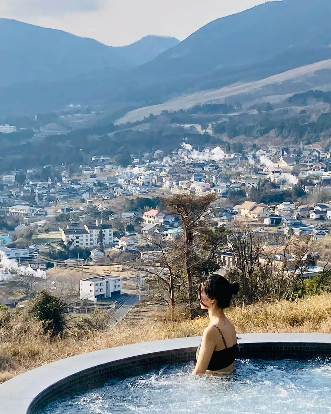 水上桃華のインスタグラム：「🌊🤍🫶🏻⛰♡♨️  #別府温泉 #anaインターコンチネンタル別府 #インフィニティプール #beppuonsen #travelgram #大分旅行 #anaintercontinentalbeppu #日本の絶景 #九州旅行 #旅女 #ラグジュアリーホテル」