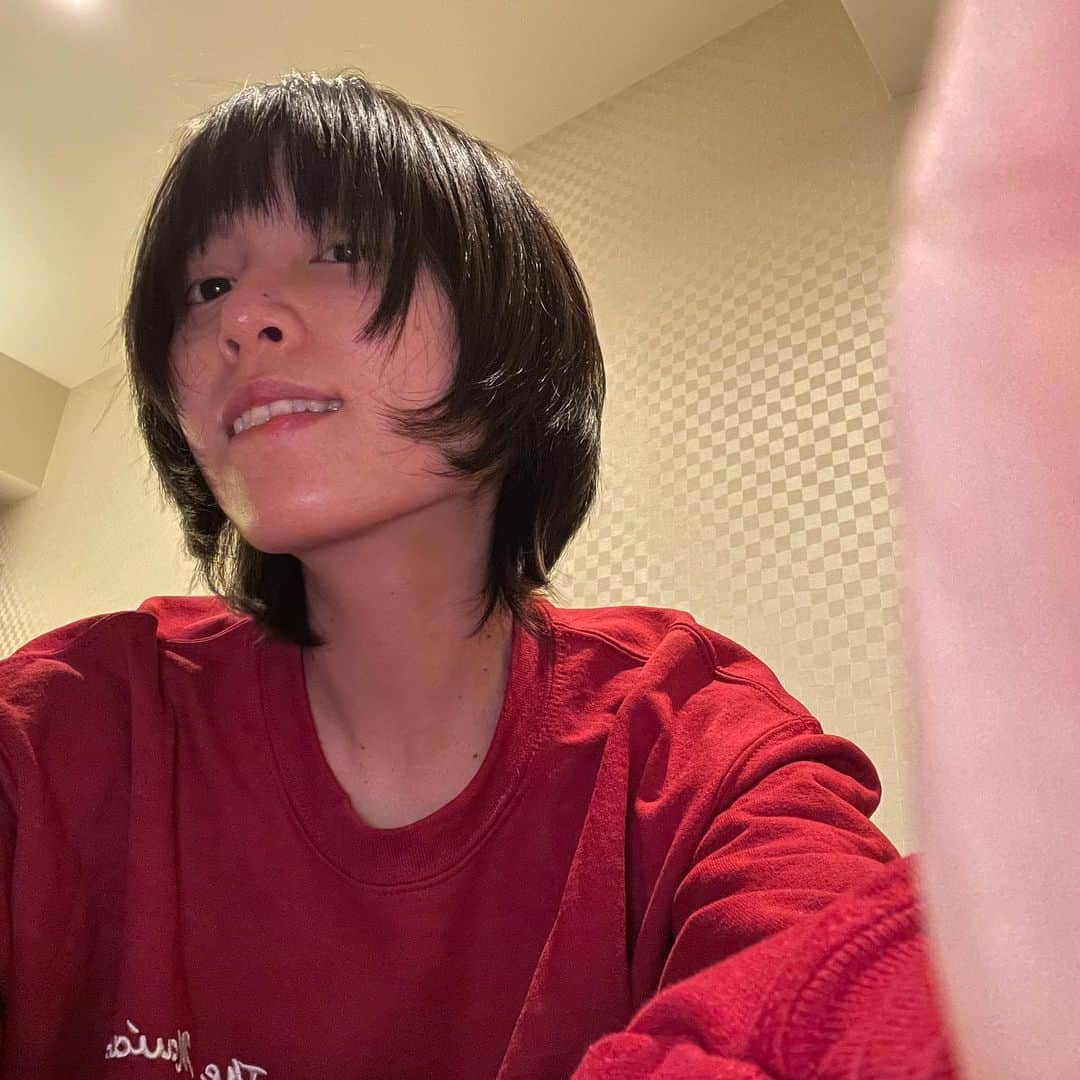 岡奈なな子（おかなちゃん）さんのインスタグラム写真 - (岡奈なな子（おかなちゃん）Instagram)「リアム・ギャラガー髪」2月9日 18時18分 - okanananako_