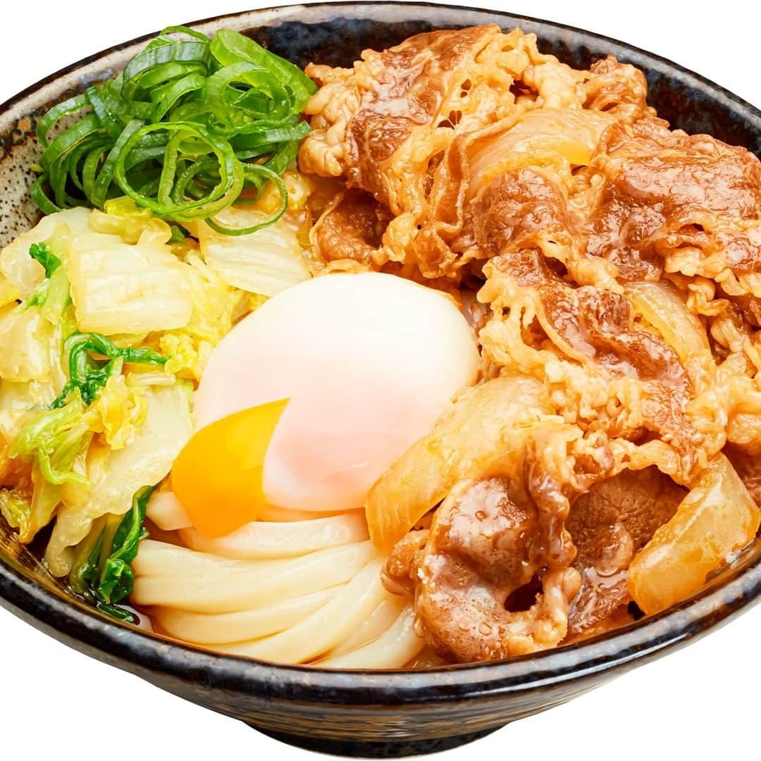 はなまるうどんのインスタグラム：「本日 #肉の日 ということで、 お肉が倍量の #牛すきぶっかけ 倍盛り お肉を存分に 楽しめますよ😋 お好みで生姜をトッピングするのもおススメです👍🏽  #はなまるうどん」