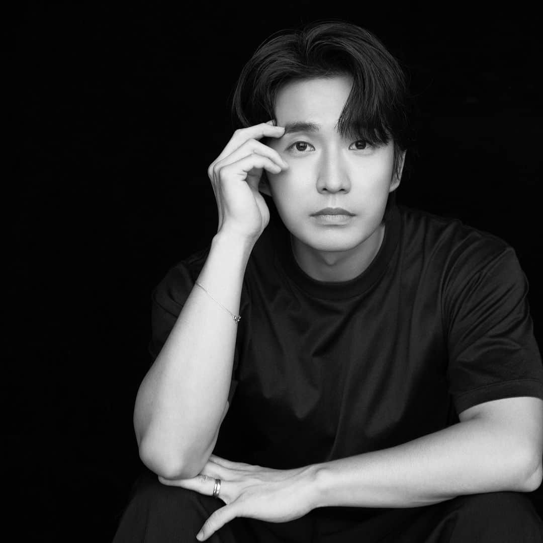 リュ・ドクファンさんのインスタグラム写真 - (リュ・ドクファンInstagram)「width  Planning _ @andmarq_ent  photo _ @photokyj80  hair _ @namhyuntee  style _ @no_boundariez_shop  make up _ @jeong__makeup」2月9日 10時24分 - clownryu