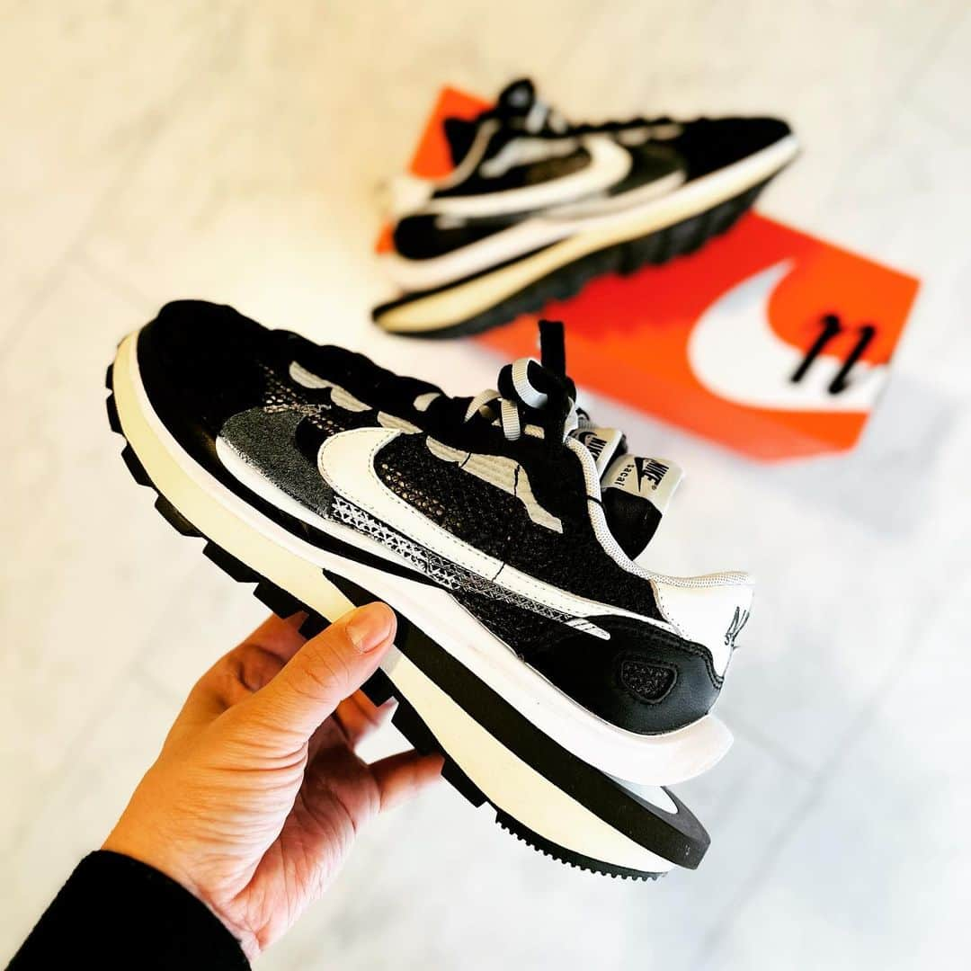 ?Yukihiro Ito?のインスタグラム：「✔︎✔︎✔︎ ・ ・ "NIKE VAPORWAFFLE / SACAI" ・ 念願の🙏 ・ ・ 文句なしにカッコいい🤤 身長も盛れる🙄 ・ ・ 欲しい物は必ず手に入れる‼️ この精神って仕事でも人生でも 意外と大事なんよなー🙄  ・ ・ て事で 記録用にpost📝 ・ ・ ・ #NIKE #nikesacai #sacai #sacainike #vaporwaffle #ナイキ #サカイ #sneakers #snkrskickcheck #sneakerhead #sneakerheads #sneaker #kicks #kickstagram」