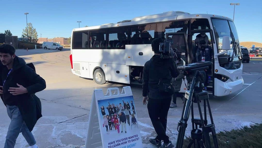 フジテレビスケートのインスタグラム：「❄️四大陸選手権🇺🇸❄️ #島田高志郎 選手会場入り #ステファンランビエールコーチ  #figureskate  #フジスケ #四大陸選手権 #2月10日から #3夜連続放送」