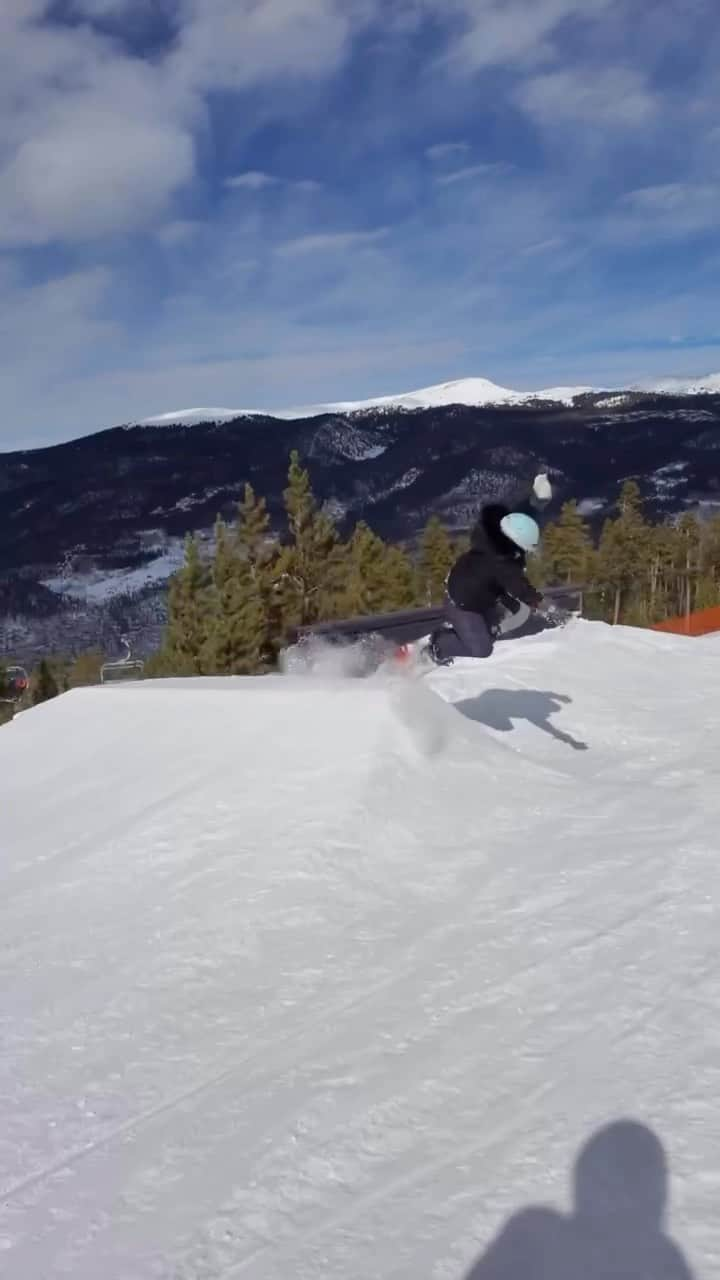 ブレナ・ダウエルのインスタグラム：「Sometimes maybe good, sometimes maybe… 🏂❄️😂」